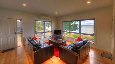 Tides Reach - Essentially Tas Dover - Accommodation Australia 5