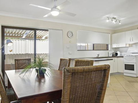 DAVIES STREET MOLLYMOOK 4 / 14 - Accommodation Australia 2