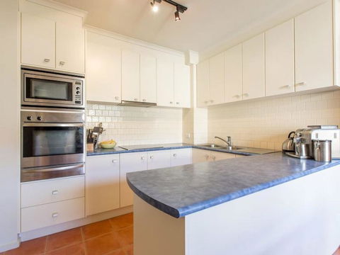 SEAVIEWS MORNINGTON.... - Accommodation Australia 6