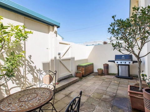 SEAVIEWS MORNINGTON.... - Accommodation Australia 1