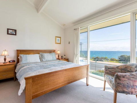 SEAVIEWS MORNINGTON.... - Accommodation Australia 2