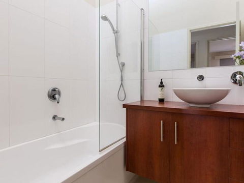 SEAVIEWS MORNINGTON.... - Accommodation Australia 4