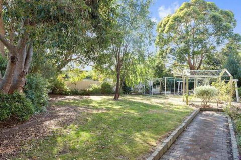 GUMS & ROSES Family Home In The Heart Of Town. - Bed n Breakfasts 0