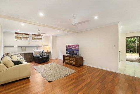 Beach Home In Golden Triangle - Accommodation Australia 6