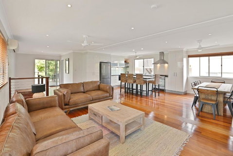 Beach Home In Golden Triangle - Accommodation Australia 4