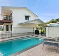 Tropical Beachside Oasis in Clifton Beach - Bed n Breakfasts