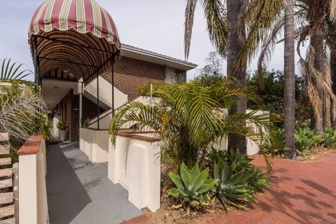 B6 Cafes & Restaurants Close To UWA - Accommodation Australia 1