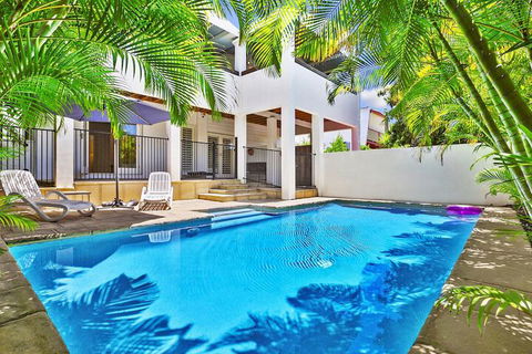 Stunning Sunshine Beach House In Prime Location 31 Ferguson Street - Local Tourism 2