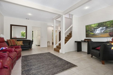 Stunning Sunshine Beach House In Prime Location 31 Ferguson Street - Local Tourism 7