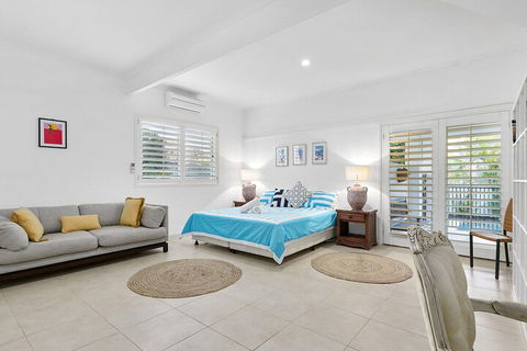Stunning Sunshine Beach House In Prime Location 31 Ferguson Street - Local Tourism 6