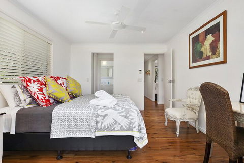 Stunning Sunshine Beach House In Prime Location 31 Ferguson Street - Local Tourism 5