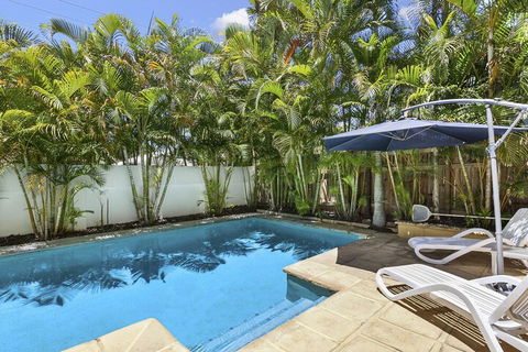Stunning Sunshine Beach House In Prime Location 31 Ferguson Street - Local Tourism 1