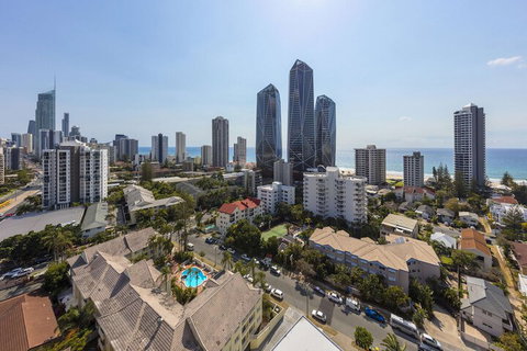 Oaks Gold Coast Hotel - Australia Shopping 4