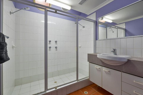 Osprey Holiday Village Unit 112 Vibrant 3 Bedroom Holiday Villa With A Pool In The Complex - Local Tourism 3