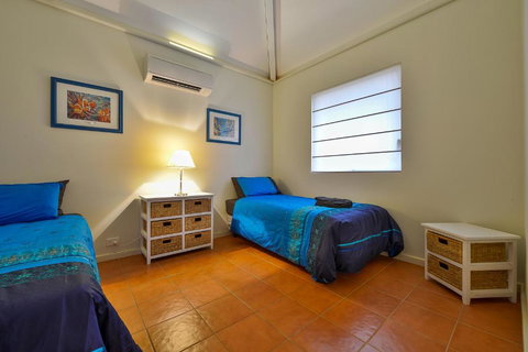 Osprey Holiday Village Unit 112 Vibrant 3 Bedroom Holiday Villa With A Pool In The Complex - Local Tourism 4