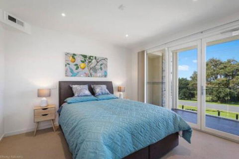 SEA NOOK Seconds From The Beach - Local Tourism 3