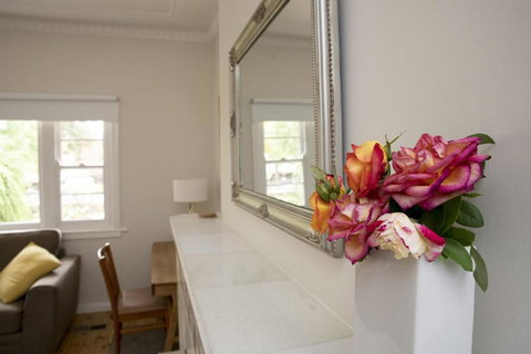 Rose Cottage Charming Double Brick Near Cook Park & CBD - Accommodation Australia 2