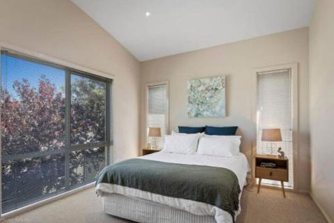 DRIFTWOOD VILLA Free Wifi Walk To Beach - Accommodation Australia 0