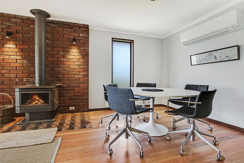 On The Hill At Metung - Local Tourism 3