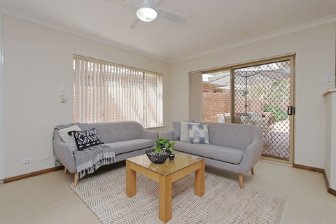 Alexandra Villa - Australia Shopping 1