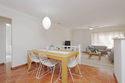 Alexandra Villa - Australia Shopping 2