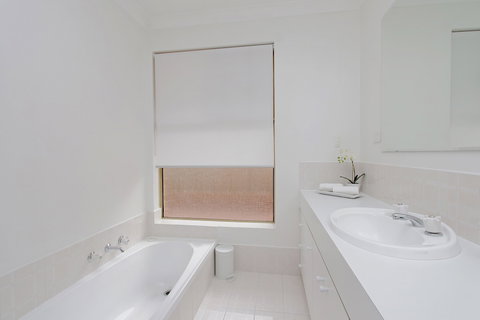 Alexandra Villa - Australia Shopping 3