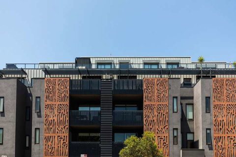 Spacious 2 Bedroom Inner City Townhouse With Private Rooftop - Local Tourism 1