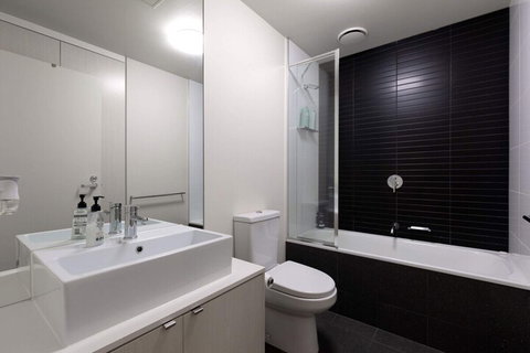 Spacious 2 Bedroom Inner City Townhouse With Private Rooftop - Local Tourism 4