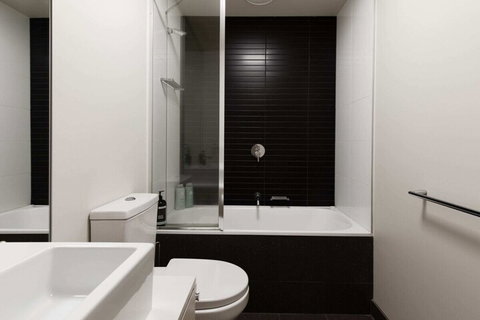 Spacious 2 Bedroom Inner City Townhouse With Private Rooftop - Local Tourism 5