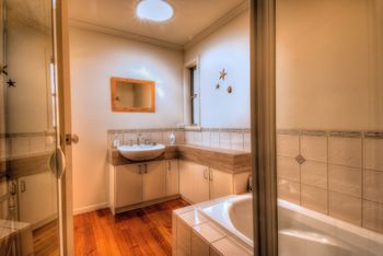 The Strand - Accommodation Australia 4