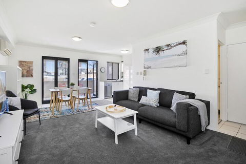 HOLT1 Crows Nest Holtermann Street - Local Tourism 7