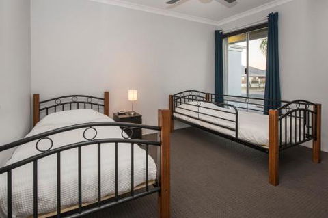 Fairway Isle - Accommodation Australia 5