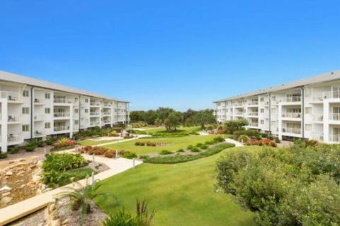 RESORT On The BEACH 5215 OCEAN GLIMPSES - Accommodation Australia 5