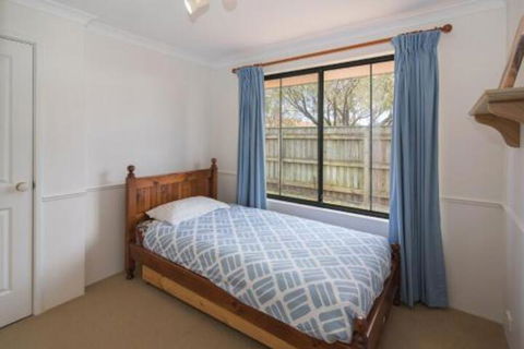Bottlebrush - Accommodation Australia 7