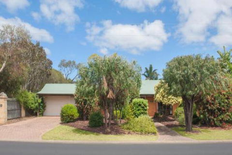 Bottlebrush - Accommodation Australia 0