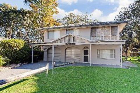3 Bedroom House Bay Serene 15 Mistral Close - Australia Shopping 1