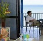 Absolute Beachfront with Million Dollar Views - Bed n Breakfasts