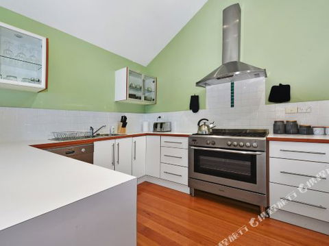 Family Friendly Weatherboard Cottage - Accommodation Australia 5
