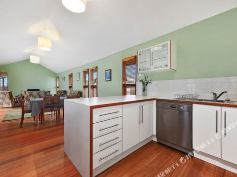 Family Friendly Weatherboard Cottage - Accommodation Australia 0