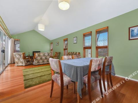 Family Friendly Weatherboard Cottage - Accommodation Australia 3