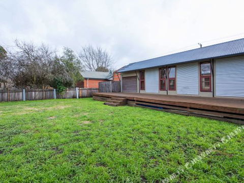Family Friendly Weatherboard Cottage - Accommodation Australia 1