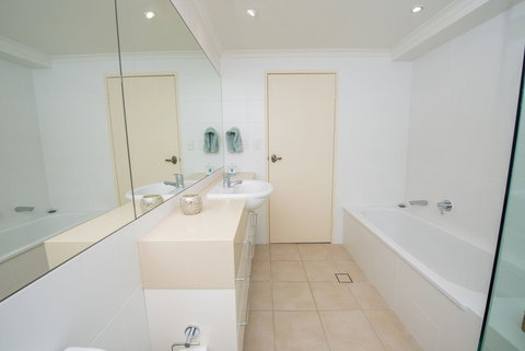 A Yachtsmans Rest Unit 4, 37 Victoria Parade - Local Tourism 1