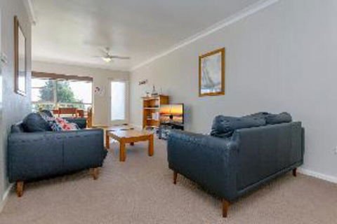 1 Bedroom Apartment Quarterdeck Unit 1 / 12 - Australia Shopping 2