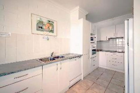 2 Bedroom Apartment Little Hut Unit 3 20 Kurrawa Close - Australia Shopping 1