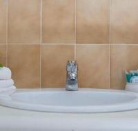 Budget Apartment Trinity Beach - Bed n Breakfasts