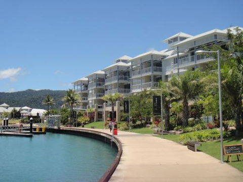 Boathouse Port Of Airlie - Accommodation Australia 3