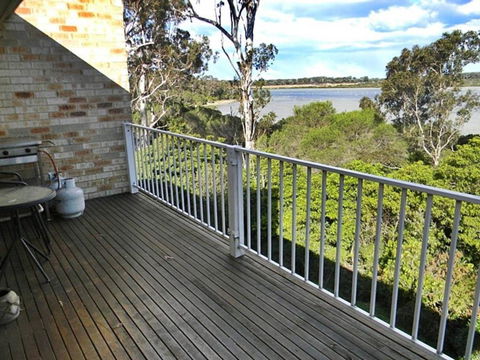 LAKESIDE2 - Accommodation Australia 6