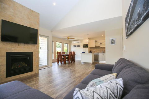 Amber Mist Villa Two - Australia Shopping 1