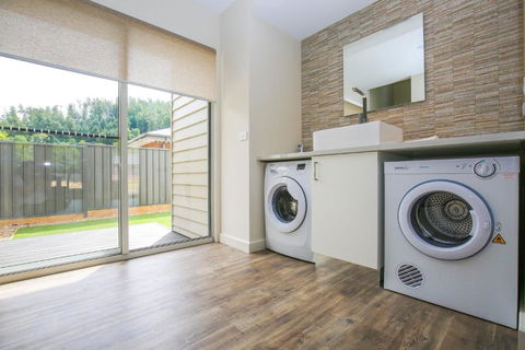 Amber Mist Villa Two - Australia Shopping 2