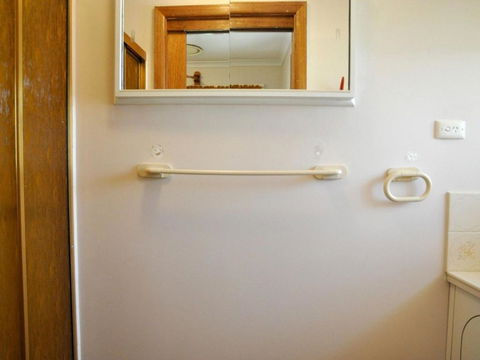 RETRO RETREAT INLET SIDE - Accommodation Australia 5